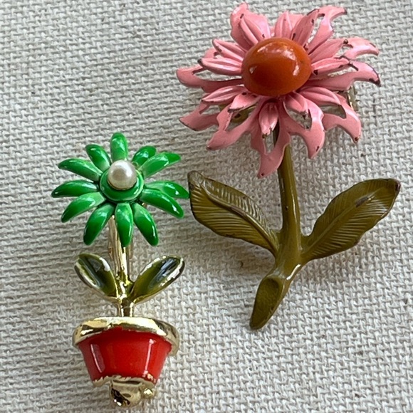 Vintage Enamel Flower Brooch Lot – Pink Daisy & Potted Plant Pin - Picture 1 of 4